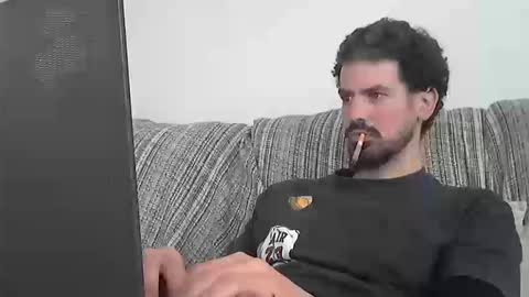 Snapshot of longnight5 chatting on March 13, 3:18 pm Alejandro Rulitos Twitter longnight55 Intagram 5longnight5 online show from March 13, 3:18 pm