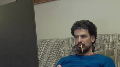 Snapshot of longnight5 chatting on April 1, 9:45 pm Alejandro Rulitos Twitter longnight55 Intagram 5longnight5 online show from April 1, 9:45 pm