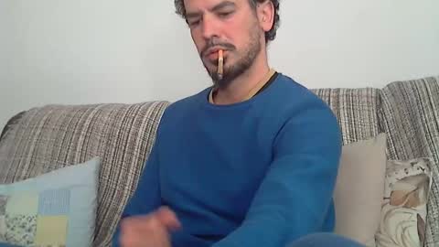 Snapshot of longnight5 chatting on April 5, 8:44 am Alejandro Rulitos Twitter longnight55 Intagram 5longnight5 online show from April 5, 8:44 am