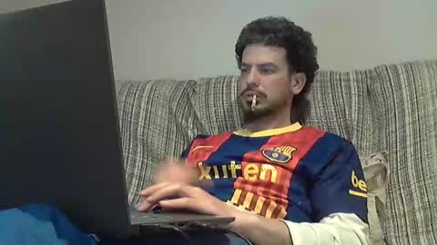 Snapshot of longnight5 chatting on April 6, 10:22 pm Alejandro Rulitos Twitter longnight55 Intagram 5longnight5 online show from April 6, 10:22 pm