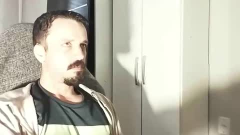 Snapshot of lookaz4010 chatting on November 4, 1:32 pm Lucas online show from November 4, 1:32 pm