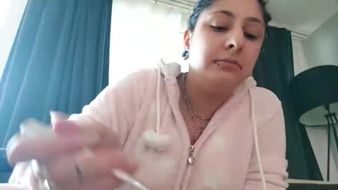 loolaunshaved online show from October 16, 11:00 am