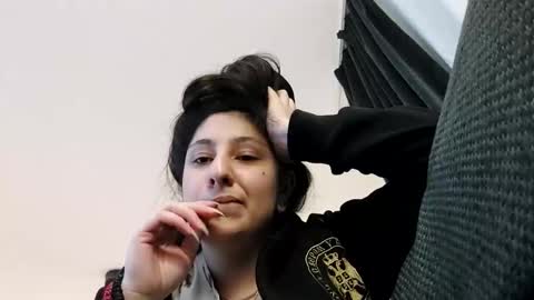 loolaunshaved online show from October 26, 5:19 pm