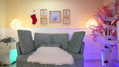 Loona Nyx online show from December 3, 11:30 am