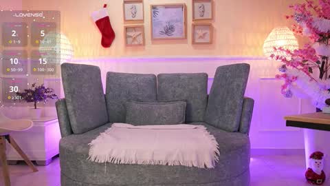 Loona Nyx online show from December 4, 11:30 am