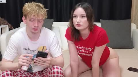 Jean and Isa right couple Mark and Eva left couple online show from October 13, 11:32 am