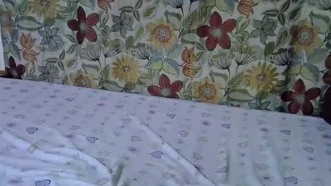 lora_amor online show from May 13, 1:30 pm