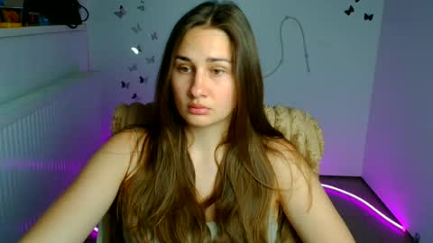 Snapshot of lora_kisses chatting on June 22, 5:37 am Lora online show from June 22, 5:37 am