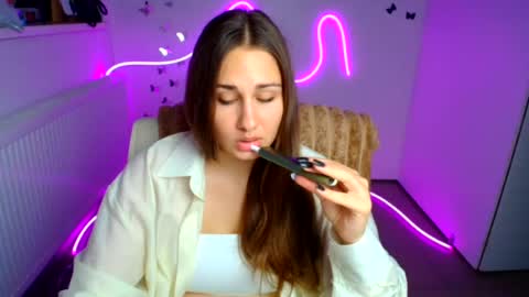 Snapshot of lora_kisses chatting on July 15, 5:45 am Lora online show from July 15, 5:45 am