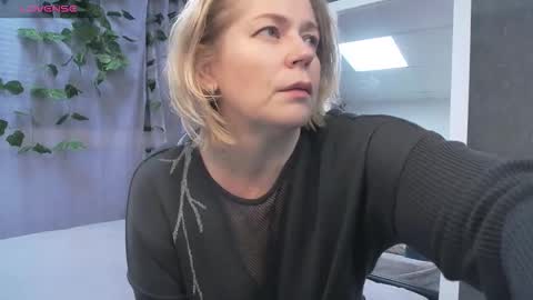 Lora online show from December 5, 9:18 am