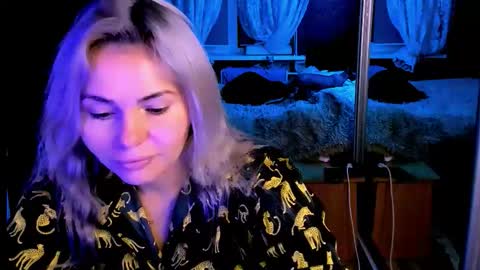 Lora online show from October 28, 2:37 am