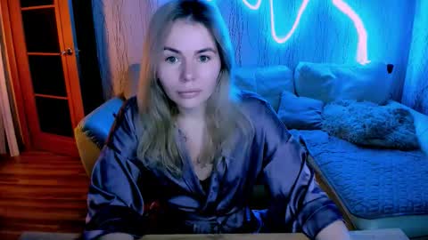 Lora online show from December 15, 3:00 am