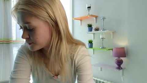 Snapshot of loradelora chatting on February 28, 9:10 am Lora online show from February 28, 9:10 am