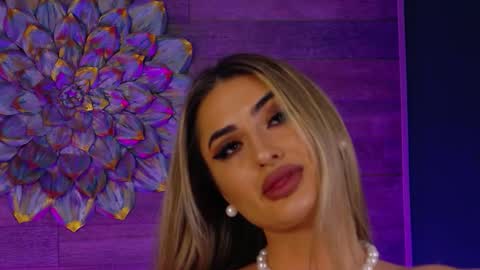 Lora online show from November 29, 8:45 pm