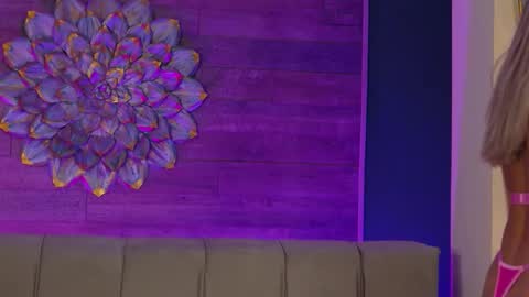 Lora online show from March 3, 9:10 pm