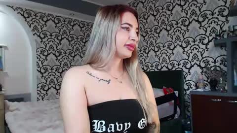 Queen LoraSinClare online show from May 8, 7:46 am