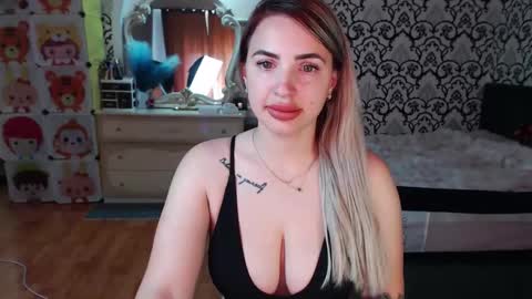 Queen LoraSinClare online show from May 20, 7:36 am