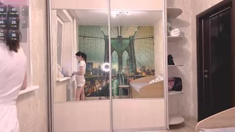 Olivia online show from November 12, 1:11 pm