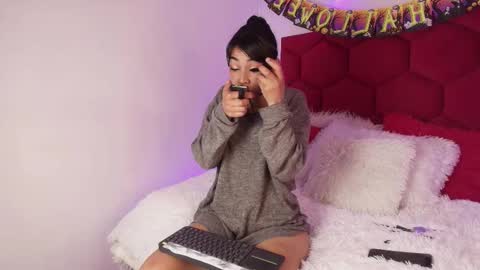 Snapshot of loreley_novoa chatting on October 28, 3:43 am LORELI online show from October 28, 3:43 am