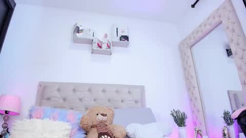 Snapshot of lorennahernandez chatting on February 24, 11:30 am Lorena online show from February 24, 11:30 am