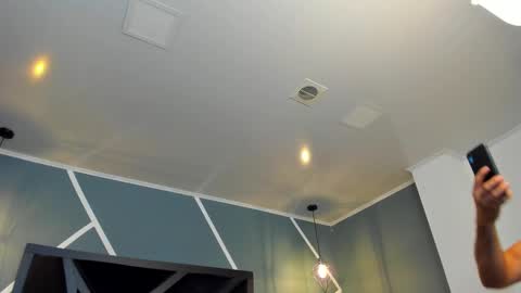  L O R E N Z O  Thumbs Up help  online show from December 17, 6:03 pm