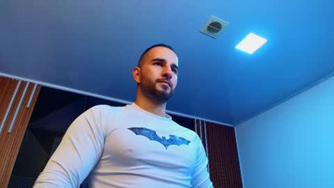 Snapshot of lorenzo_walker_ chatting on April 25, 11:13 am L O R E N Z O Thumbs Up help online show from April 25, 11:13 am