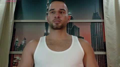 Snapshot of lorenzo_walker_ chatting on May 20, 5:41 pm L O R E N Z O Thumbs Up help online show from May 20, 5:41 pm