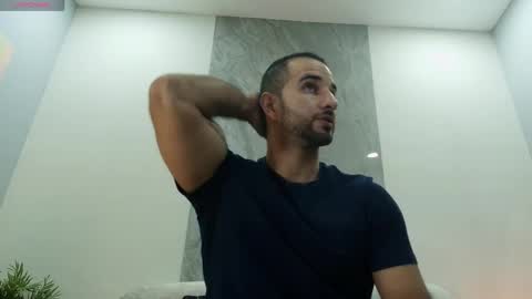 Snapshot of lorenzo_walker_ chatting on May 29, 11:08 am L O R E N Z O Thumbs Up help online show from May 29, 11:08 am
