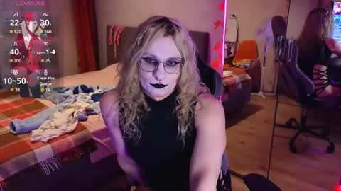 Lori -----------------------------------    online show from October 15, 3:01 pm