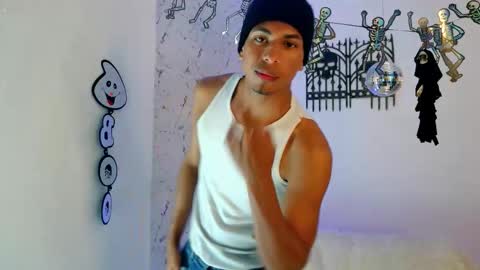 Lorian Vikel  online show from October 21, 9:59 pm