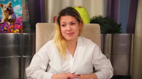 Hello guys Im Maya and this my first month here online show from December 21, 11:28 am