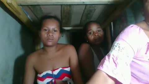 lorienne98 online show from May 16, 6:43 am