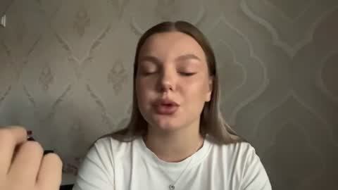 Snapshot of lorindachagolla chatting on July 5, 1:29 pm Olivia online show from July 5, 1:29 pm