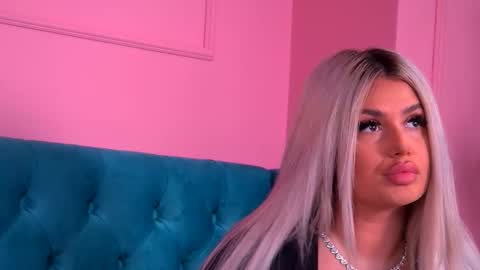 Snapshot of lorryskye chatting on November 21, 4:44 am Lorry online show from November 21, 4:44 am