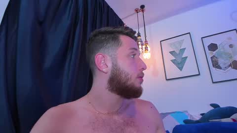 Snapshot of los_juanes chatting on December 11, 11:00 pm JUAN  JUAN online show from December 11, 11:00 pm