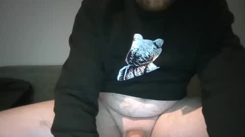 Snapshot of losertobiass chatting on April 20, 9:27 pm losertobiass online show from April 20, 9:27 pm