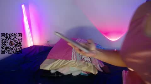 lou_cuteee online show from May 25, 1:44 am