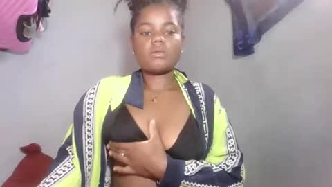 Snapshot of louane98 chatting on February 15, 5:48 am louane98 online show from February 15, 5:48 am