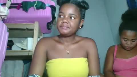 Snapshot of louane98 chatting on February 16, 12:23 pm louane98 online show from February 16, 12:23 pm