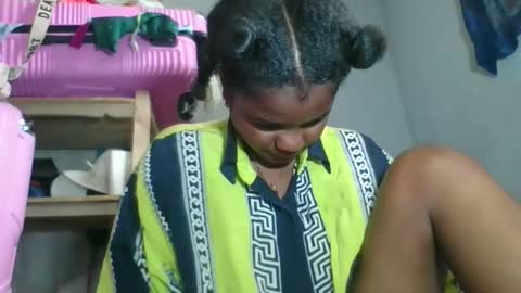 Snapshot of louane98 chatting on February 17, 5:59 am louane98 online show from February 17, 5:59 am