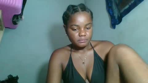 Snapshot of louane98 chatting on February 19, 7:59 am louane98 online show from February 19, 7:59 am