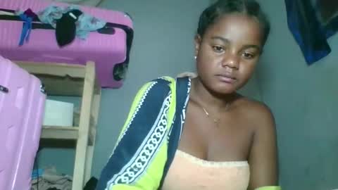 Snapshot of louane98 chatting on February 21, 4:57 am louane98 online show from February 21, 4:57 am