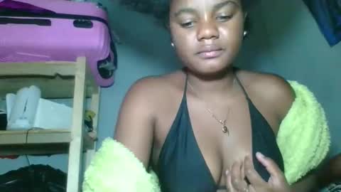 Snapshot of louane98 chatting on February 23, 6:49 pm louane98 online show from February 23, 6:49 pm