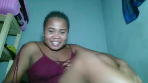 Snapshot of louane98 chatting on February 27, 1:44 pm louane98 online show from February 27, 1:44 pm