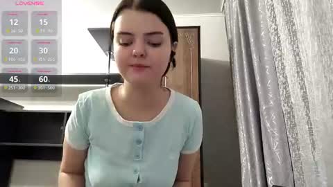 Esma online show from July 25, 7:55 pm