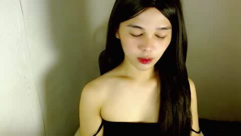 Snapshot of louilalicious chatting on December 17, 1:00 am louilalicious online show from December 17, 1:00 am