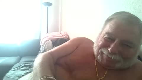 louis_chokdee online show from September 12, 3:23 pm