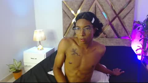 Snapshot of louis_hardstar chatting on December 6, 12:23 am Louis Valdz online show from December 6, 12:23 am