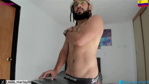 louis_marley_ online show from November 22, 2:27 pm