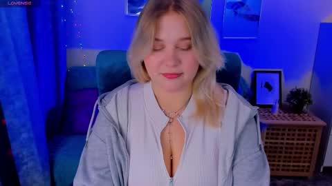 Loise online show from November 5, 9:04 pm